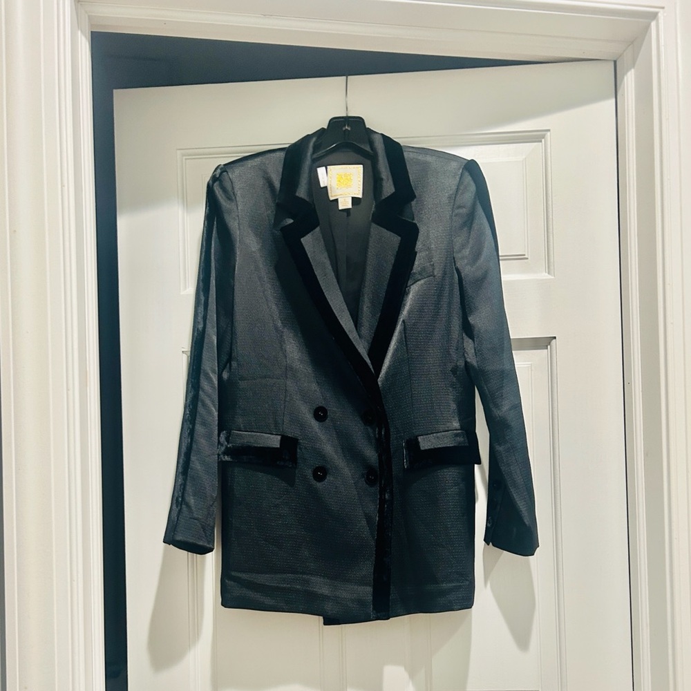 Chic Black Velvet-Trimmed Women's Blazer by Emily McCarthy - Picture 7 of 11